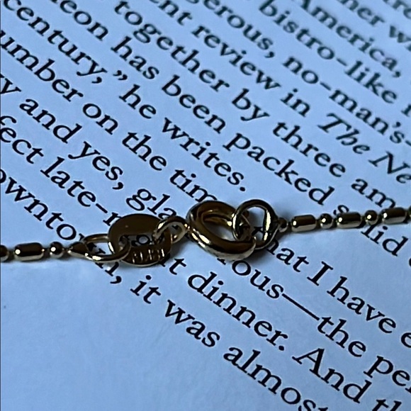 Elegant Gold and Green Pendant Necklace - Picture 11 of 11